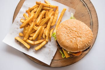 Burger με πατάτες — τριπλέτα αδυνατίσματος και fast food